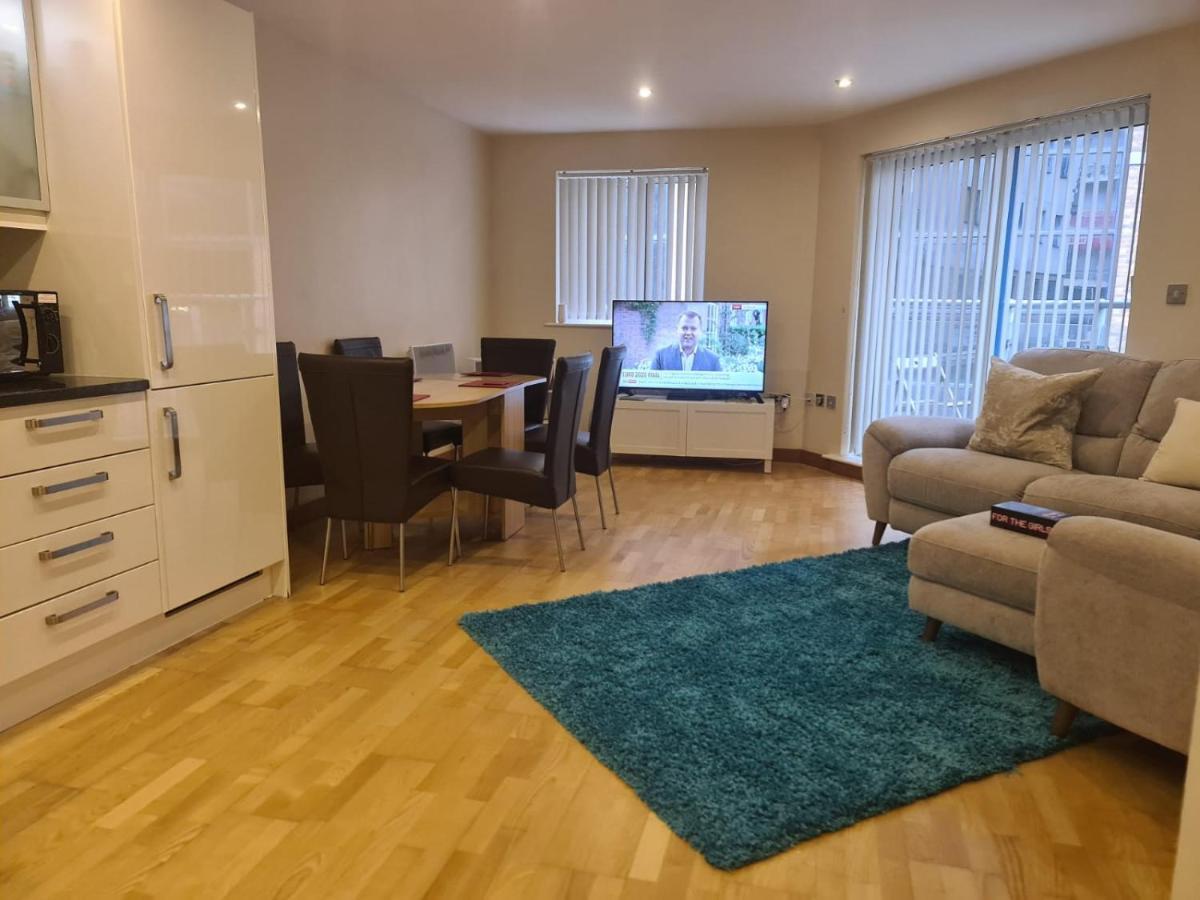 Red Naxela Canary Wharf Apartments 런던 외부 사진