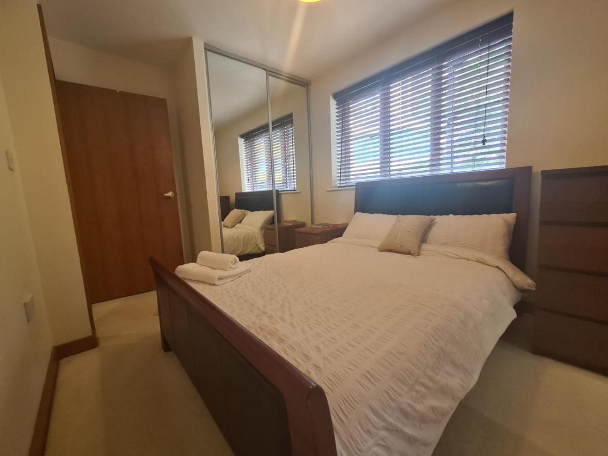 Red Naxela Canary Wharf Apartments 런던 외부 사진