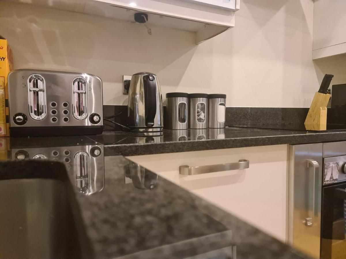 Red Naxela Canary Wharf Apartments 런던 외부 사진